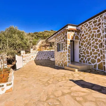 Deniz Manzarali Tatil Villasi
