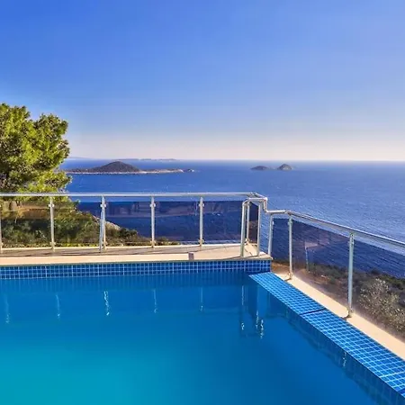 Deniz Manzarali Tatil Villasi 4*